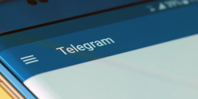 Come condividere contatti su Telegram copertina